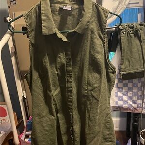 VENUS Olive Sleeveless Button-Up Top